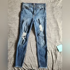 Hollister high-rise super skinny crop.
